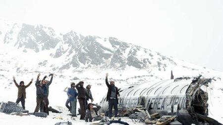 "Le Cercle des neiges" sur Netflix : l’insoutenable instinct de survie des naufragés des Andes
          Le réalisateur espagnol Juan Antonio Bayona revient dans "Le Cercle des neiges" sur le dramatique crash d'avion en 1972 d'une équipe uruguayenne de rugby dans la cordillère des Andes et surtout sur la détermination des rescapés à survivre dans des conditions extrêmes. Bouleversant.