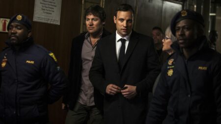 Affaire Oscar Pistorius : l'ex-athlète paralympique, condamné pour le meurtre de sa compagne, est sorti de prison
          L'ancien athlète paralympique sud-africain, condamné pour le meurtre de sa petite amie Reeva Steenkamp, bénéficie d'une libération conditionnelle.