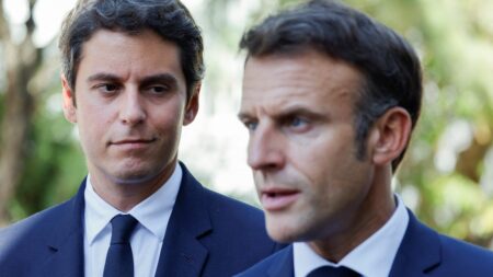 ÉDITO. Macron-Attal : L'un fixe le "cap", l'autre va sur le terrain, le couple exécutif se répartit la tâche
          Emmanuel Macron tient une conférence de presse, mardi soir, à l’Élysée, alors que Gabriel Attal a enchaîné les déplacements tout le week-end.