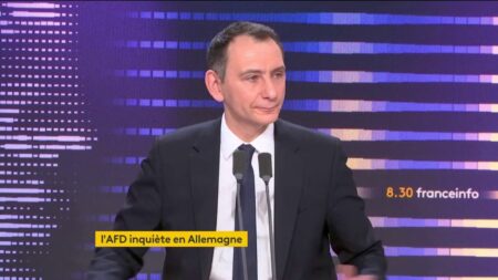 Déclaration de politique générale : "Il est envisageable que nous déposions" une motion de censure, affirme le porte-parole du RN
          Le gauche a déjà annoncé qu'elle déposerait une motion de censure à la suite du discours de Gabriel Attal. Laurent Jacobelli laisse pour l'heure planer le doute sur les intentions du RN.