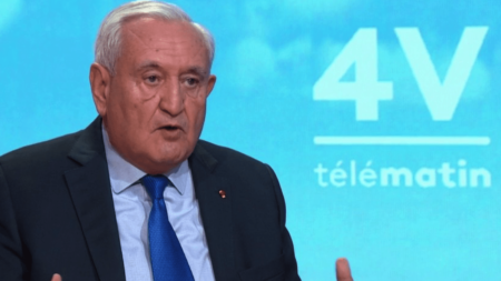 Vidéo



  

  
  

      

  

  
    La nomination de Gabriel Attal à Matignon "est une décision de bon sens", selon Jean-Pierre Raffarin
          Alors que Gabriel Attal vient de succéder à Elisabeth Borne au poste de Premier ministre et qu’un remaniement est attendu avant le week-end du 13 janvier, Jean-Pierre Raffarin, ancien Premier ministre, était l’invité des "4 Vérités" de France 2, mercredi.