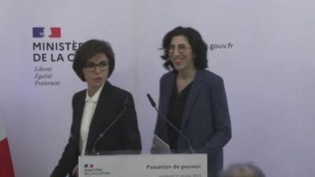 Remaniement : les passations de pouvoir ont eu lieu
          Les nouveaux ministres entrés au gouvernement de Gabriel Attal ont pris leurs fonctions, vendredi 12 janvier, avant un Conseil des ministres.