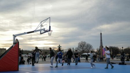Place de la Concorde : Interdiction des voitures après les JO 2024 annonce Anne Hidalgo Paris 2024 : la voiture sera bannie sur la moitié de la place de la Concorde après les JO, annonce Anne Hidalgo
La maire PS a précisé samedi que la plus grande place de la capitale "sera offerte à la promenade depuis les Tuileries jusqu'à l'obélisque".