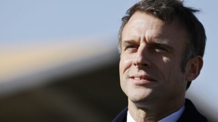 Colère des agriculteurs : pourquoi Emmanuel Macron reste plutôt silencieux depuis le début de la crise ?
          Emmanuel Macron a demandé au gouvernement de continuer de travailler sur le dossier de la mobilisation des agriculteurs mais reste à distance du sujet.