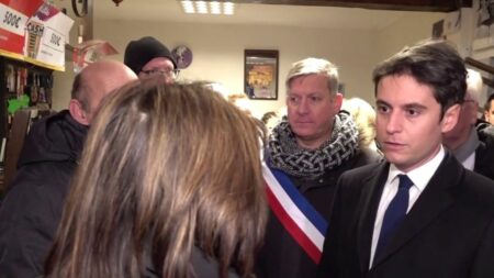 Gabriel Attal nommé Premier ministre : les classes moyennes en ligne de mire
          Lors de ses premiers déplacements en tant que Premier ministre, Gabriel Attal a mis l'accent sur les classes moyennes et sur les Français "qui travaillent".