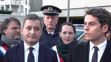 Gabriel Attal nommé Premier ministre : un deuxième déplacement hautement symbolique
          Au cœur d’un déplacement dans un commissariat du Val-d'Oise, mercredi 10 janvier, Gabriel Attal a mis l’accent sur la sécurité pour son deuxième jour en tant que Premier ministre. L’occasion d’envoyer un signal fort à la droite.