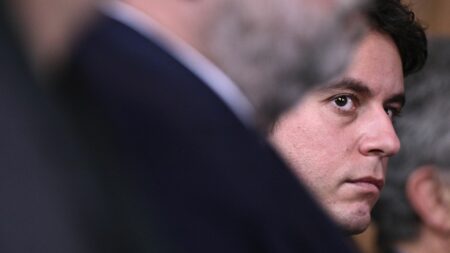 « Premier ministre Gabriel Attal présente sa politique générale à l’Assemblée et au Sénat sous haute tension ». Édito
Déclaration de politique générale de Gabriel Attal : un baptême du feu sous haute tension
Le nouveau Premier ministre déroulera son programme de gouvernement mardi après-midi devant l’Assemblée nationale, pendant que le même discours sera lu au Sénat par le numéro deux du gouvernement, Bruno Le Maire.