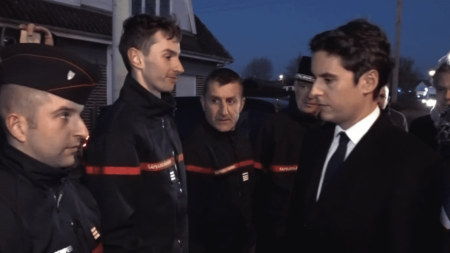 A peine nommé Premier ministre, Gabriel Attal se rend auprès des sinistrés du Pas-de-Calais
          Le nouveau chef du gouvernement s’est rendu dans ce département touché par d'importantes inondations.