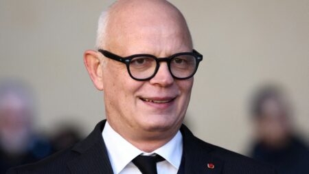 Présidentielle 2027 : Édouard Philippe réunit 400 cadres franciliens d'Horizons
          L'ancien Premier ministre ne sera pas devant sa télévision, mardi soir, au début de la conférence de presse d'Emmanuel Macron. Il sera avec plusieurs centaines de cadres Horizons d'Ile-de-France avec la prochaine élection présidentielle en ligne de mire.