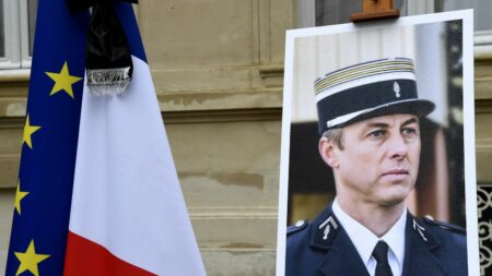 "Sa vie, c'était la patrie" : les proches d'Arnaud Beltrame témoignent au sixième jour du procès des attentats de Trèbes et de Carcassonne
          Alors que le procès des attentats de Trèbes et de Carcassonne entre dans sa deuxième semaine, les proches d'Arnaud Beltrame ont été appelés à témoigner lundi.