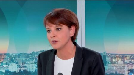 Polémique sur les propos d'Amélie Oudéa-Castéra : "C'est un choix d'entre-soi", commente Najat Vallaud-Belkacem
          L'ancienne ministre de l'Éducation nationale, Najat Vallaud-Belkacem, est l'invitée politique du 19/20 info, lundi 15 janvier. Elle revient sur la polémique autour d'Amélie Oudéa-Castéra.
