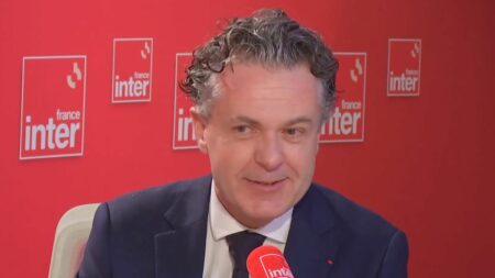 Rachida Dati annoncée candidate à la mairie de Paris 2026, pas une surprise pour Christophe Béchu Rachida Dati candidate à la mairie de Paris, en 2026, "ce n'est pas réellement une surprise", réagit Christophe Béchu
Le ministre de la Transition écologie pensait même, en toute honnêteté, que l'annonce avait déjà été faite.