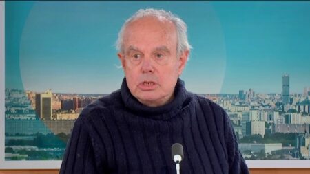 Remaniement : au ministère de la Culture, Rachida Dati "va apprendre très vite" selon Frédéric Mitterrand
          Invité du 12/13 info vendredi 12 janvier, Frédéric Mitterrand a réagi à la nomination de Rachida Dati au ministère de la Culture.