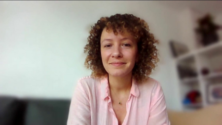 Réarmement démographique : "La rhétorique militaire (...) est très inquiétante quand on parle des utérus et des corps de personnes", juge la journaliste Bettina Zourli
          Emmanuel Macron souhaite un “réarmement démographique” de la population. Il a annoncé un grand plan de lutte contre l’infertilité. Invitée du 12/13 info, Bettina Zourli, journaliste et fondatrice de "Je ne veux pas d'enfant", revient sur ces déclarations.