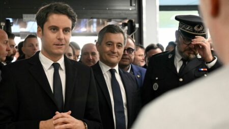 Remaniement : "Il n'y a pas de sécurité sans nos policiers", a insisté Gabriel Attal lors de la visite d'un commissariat
          Le Premier ministre s'est rendu dans un commissariat du Val-d'Oise accompagné du ministre de l'Intérieur, Gérald Darmanin.