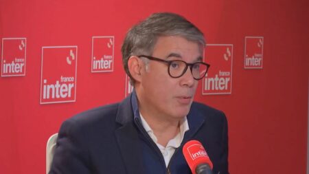 Remaniement : "Élisabeth Borne, Gabriel Attal ou un autre, ce sera la même politique", déplore Olivier Faure
          Le premier secrétaire du PS  approuve la proposition de l'insoumise Mathilde Panot que le prochain Premier ministre se soumette à un vote de confiance à l'Assemblée nationale.
