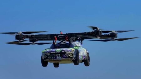 Voitures et taxis volants, rollers électriques... Les transports du futur sont à Las Vegas
          Le salon des technologies s'est tenu à Las Vegas, aux États-Unis, du 9 au 12 janvier. Les visiteurs ont pu voir de leurs propres yeux les projets les plus spectaculaires, à l'image de la voiture volante électrique qui peut progresser à dix mètres au-dessus du sol.