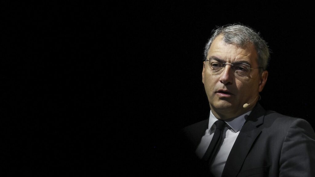 Football : Damien Comolli, président du TFC, sanctionné par la LFP pour "propos déplacés"
          Le dirigeant est suspendu pour trois matchs ferme pour des propos jugés déplacés après la défaite du TFC à Nice le 26 novembre dernier.