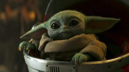 Un nouveau film "Star Wars" pour Baby Yoda, chouchou des fans de la franchise
          C'est une petite créature verte nommée Grogu, mais à cause de ses oreilles pointues et ses grands yeux qui appartiennent à la même espèce que le grand maître Yoda, ses fans l'ont rebaptisé Baby Yoda. Il aura bientôt son film dédié au sein de la franchise "Star Wars".