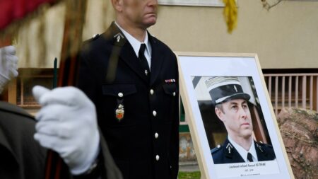 Attentat de Trèbes : "Je lui dois d'être en vie aujourd'hui", témoigne une ex-otage sauvée par le gendarme Arnaud Beltrame
          "Je pense souvent à lui, je prie pour lui", témoigne Julie, survivante de l'attentat, au micro de France Bleu Occitanie lundi alors que le procès des proches du terroriste s'ouvre devant la cour d'assises spéciale de Paris.