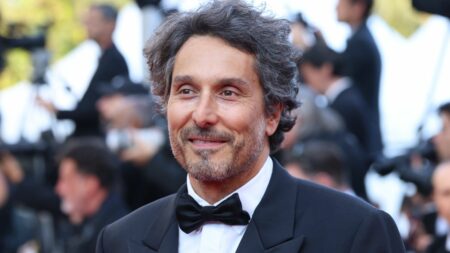 Vincent Elbaz à l'affiche de "Iris et les hommes" : "Il n'y a pas de mauvais chemin pour retrouver l'amour, le désir"
          Tous les jours, une personnalité s'invite dans le monde d'Élodie Suigo. Mercredi 3 janvier 2024 : le comédien, Vincent Elbaz. Il interprète un mari trompé dans le dernier film de Caroline Vignal, aux côtés de Laure Calamy.