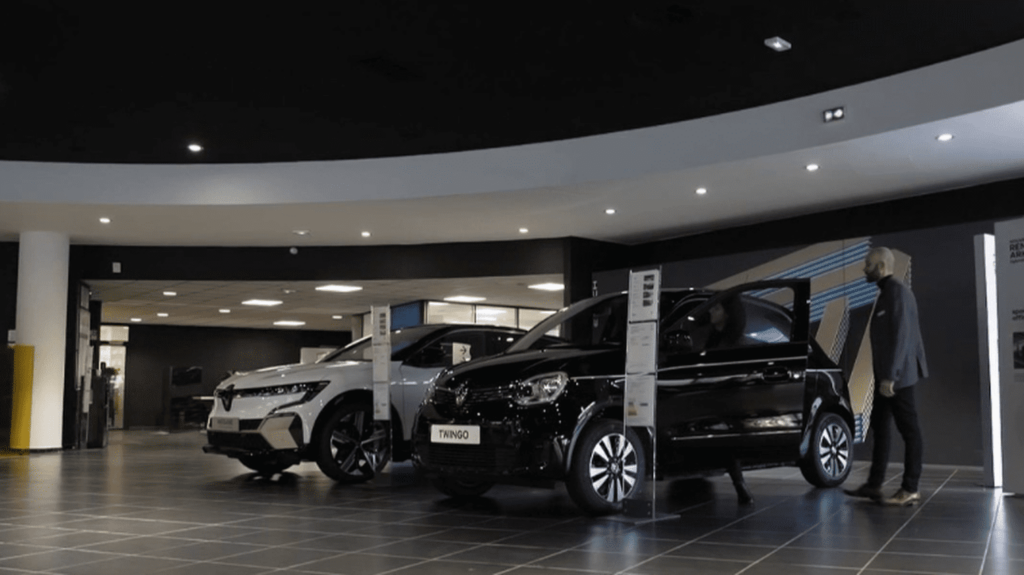 Automobile : la voiture électrique à 100 euros par mois arrive sur le marché
          L'accès à la voiture électrique peut être compliqué, le prix étant un frein puissant. Un problème auquel doit répondre la voiture électrique à 100 euros par mois.