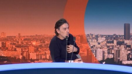 Yvan Attal : "Quand j'ai eu ce César pour 'Un monde sans pitié', je n'avais qu'une envie, c'était de me sauver"
          Tous les jours, une personnalité s'invite dans le monde d'Élodie Suigo. Mercredi 24 janvier 2024 : le comédien et réalisateur, Yvan Attal. Aujourd’hui, sort son nouveau film, un thriller, "Un coup de dés" avec Guillaume Canet, Marie-Josée Croze et Maïwenn.