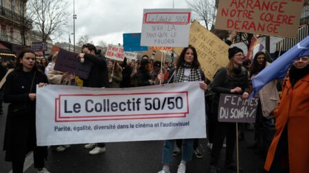 Le collectif 50/50 salue "le courage" de l'actrice Judith Godrèche après ses accusations à l'encontre de Benoît Jacquot et Jacques Doillon
          L'actrice a porté plainte, mardi 7 février, contre les réalisateurs Benoît Jacquot et Jacques Doillon pour viols sur mineure.