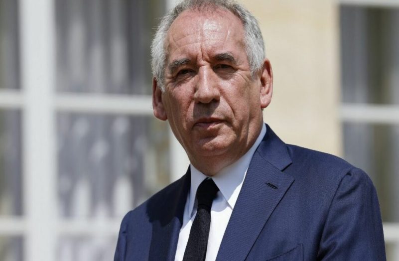Remaniement : François Bayrou souhaite peser sur la composition du gouvernement
          Tout juste relaxé dans l'affaire des assistants parlementaires européens du MoDem, François Bayrou semble décidé à pousser son avantage dans ce remaniement