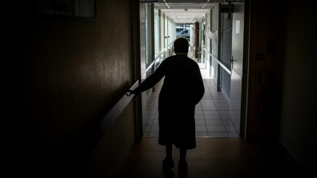 Pyrénées-Atlantiques : un Ehpad de Bordes visé par une plainte pour homicide involontaire et mauvais traitement
          Une plainte pour homicide involontaire a été déposée, fin décembre 2023, contre un Ehpad de Bordes dans les Pyrénées-Atlantiques.
