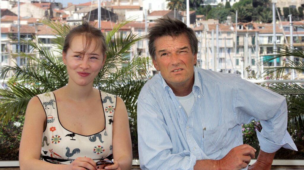 Après Judith Godrèche, quatre autres actrices accusent le réalisateur Benoît Jacquot de violences et de harcèlement sexuel
          Julia Roy, Vahina Giocante, Isild Le Besco et Laurence Cordier témoignent dans "Le Monde" de l'emprise du réalisateur et de ses avances insistantes. Benoît Jacquot ne reconnait que quelques-uns des comportements décrits.