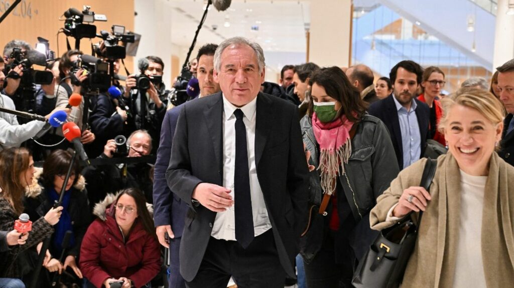 Vidéo



  

  
  

      

  

  
    Affaire des assistants parlementaires européens du MoDem : "C'est un cauchemar de sept années qui vient de s'achever", réagit François Bayrou
          Le maire de Pau a affirmé lundi à la sortie de la salle d'audience que la justice avait prouvé "qu'il n'y avait pas de système" organisé de détournement de fonds publics européens par le parti centriste.