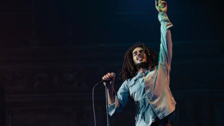 Cinéma : le biopic musical "Bob Marley : One Love" en salle le 14 février
          Le 14 février prochain sort au cinéma "Bob Marley : One Love", réalisé par Reinaldo Marcus Green. Ce biopic musical retrace l'histoire de la légende, dont les mélodies sont fredonnées dans le monde entier.