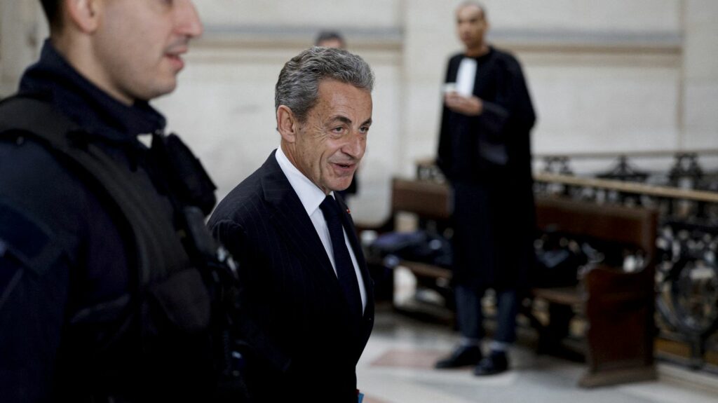 Procès Bygmalion : condamné en appel à un an de prison, dont six mois avec sursis, Nicolas Sarkozy se pourvoit en cassation
          L'ancien président de la République était de nouveau jugé, mercredi, pour son rôle dans l'affaire Bygmalion sur les dépenses excessives de sa campagne présidentielle perdue de 2012.