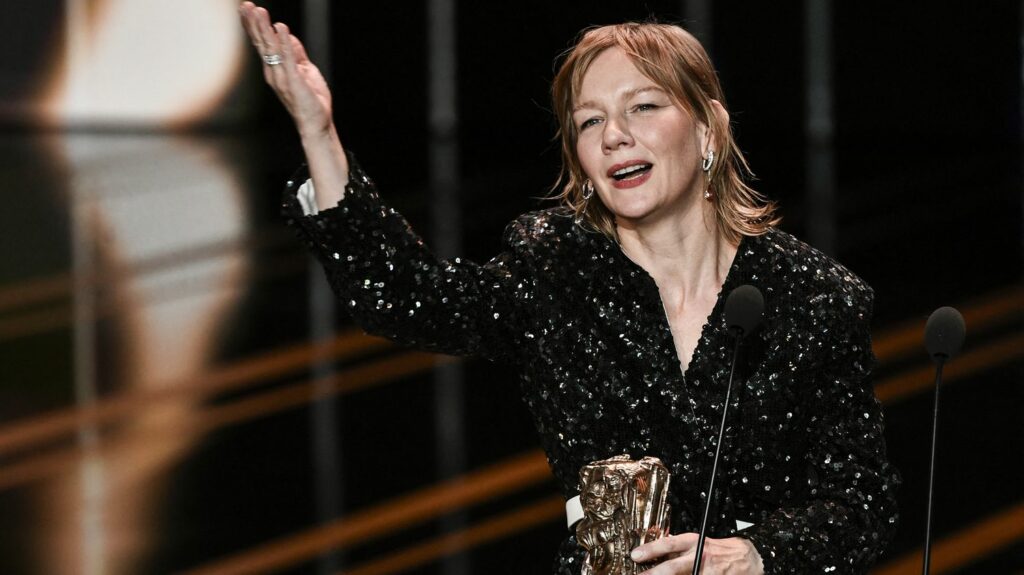 Qui est Sandra Hüller, César 2024 de la meilleure actrice pour "Anatomie d'une chute" ?
          Formée au théâtre, l'actrice allemande à l'affiche d'"Anatomie d'une chute" de Justine Triet et de "La zone d'intérêt", de Jonathan Glazer, est la nouvelle figure du cinéma d'auteur européen.