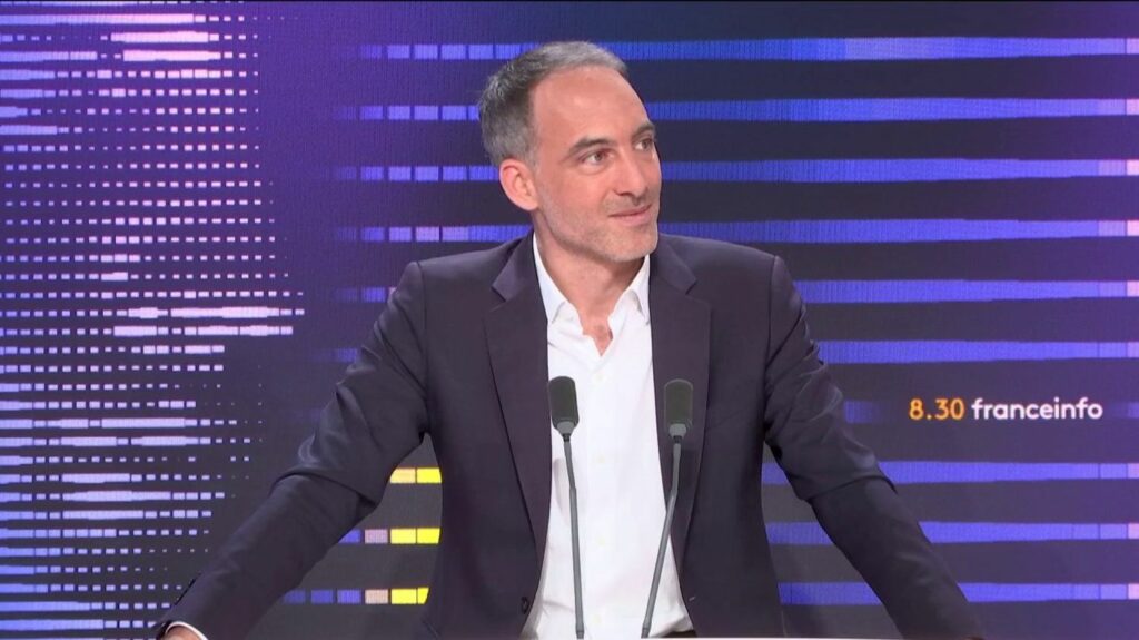 Crise agricole : Raphaël Glucksmann dénonce "un kidnapping de la colère des agriculteurs par des représentants politiques", le RN en tête
          "L'extrême droite a voté la politique agricole commune avec les représentants d'Emmanuel Macron et la droite", pointe l'eurodéputé.