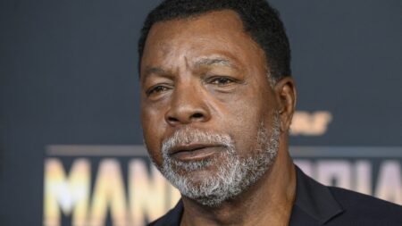 L'acteur américain Carl Weathers, qui incarnait Apollo Creed dans la saga "Rocky", est mort à 76 ans
          Le comédien avait également été à l'affiche du film "Predator" et de la série "The Mandalorian".