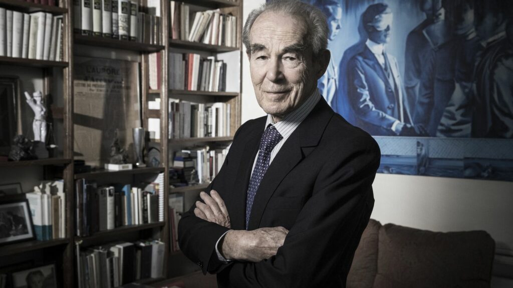 Robert Badinter, ancien ministre de la Justice et artisan de l'abolition de la peine capitale, est mort à l'âge de 95 ans
          Cet homme aux mille vies fut également avocat, écrivain, président du Conseil constitutionnel et sénateur. Il s'est éteint dans la nuit de jeudi à vendredi.