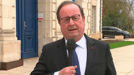 Mort de Robert Badinter : "Il avait la volonté de faire prévaloir le droit sur la force en toutes choses", réagit François Hollande
          François Hollande, ancien président de la République, réagit au décès de Robert Badinter dans le 13 Heures, vendredi 9 février. L’ancien garde des Sceaux a disparu dans la nuit de jeudi à vendredi, à l’âge de 95 ans.