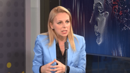 Edwige Diaz, députée RN, réclame des solutions face à la ‘situation pourrissante’ dans l’agriculture Colère des agriculteurs : la députée RN Edwige Diaz accuse le gouvernement de "laisser pourrir la situation"
La députée du Rassemblement national demande à l'État "d'apporter des réponses précises, rapides et efficaces parce que pour l'instant on ne peut pas se satisfaire des mesurettes apportées par Gabriel Attal".