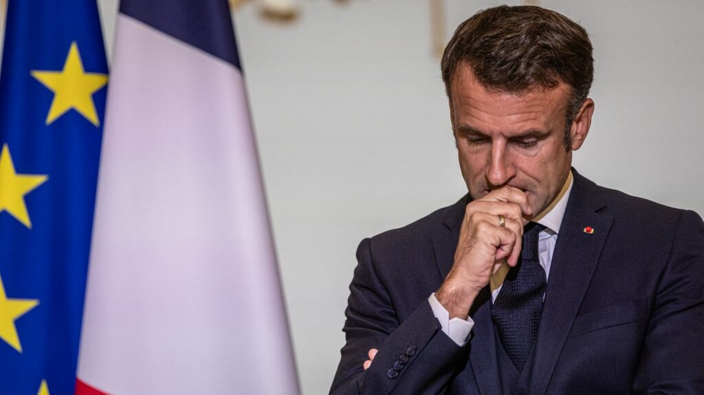 Élections européennes : la majorité attend de savoir qui va contrer Jordan Bardella et Raphaël Glucksmann
          Le gouvernement est enfin au complet. La majorité va désormais devoir se pencher sur le prochain chantier : les élections européennes du 9 juin, dans 4 mois. Dans la majorité, après le forfait de Julien Denormandie qui ne souhaite pas être tête de liste, certains s'impatientent.