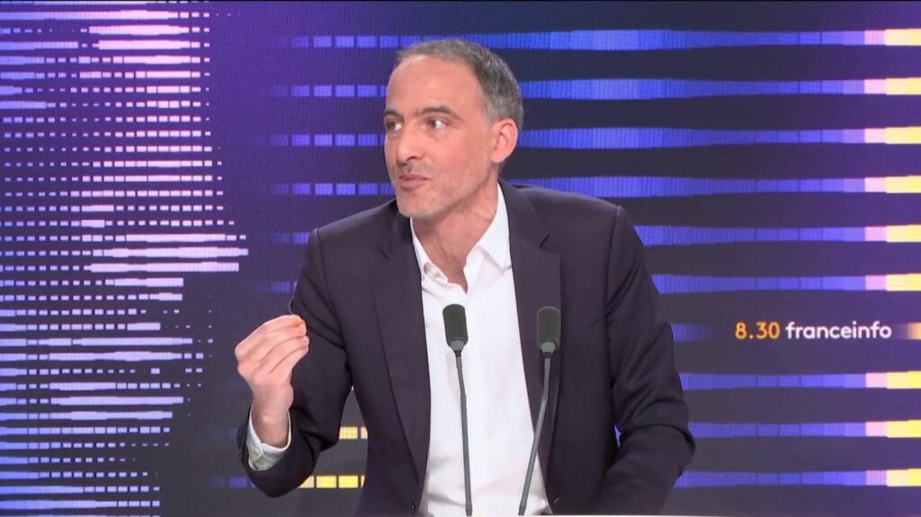 Réunion internationale de soutien à Kiev à Paris : l'eurodéputé Raphaël Glucksmann réclame "des actes"
          La France doit passer en "économie de guerre", insiste le député européen, tête de liste socialiste aux élections européennes.