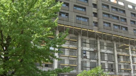 Fondation Abbé Pierre: Augmentation de foyers en attente de logement social en 2023 Logement : la fondation Abbé Pierre déplore une année noire pour 2023
Le nombre de foyers en attente de logement social est en augmentation. La fondation Abbé Pierre alerte, jeudi 1er février, sur le sort des personnes mal-logées.