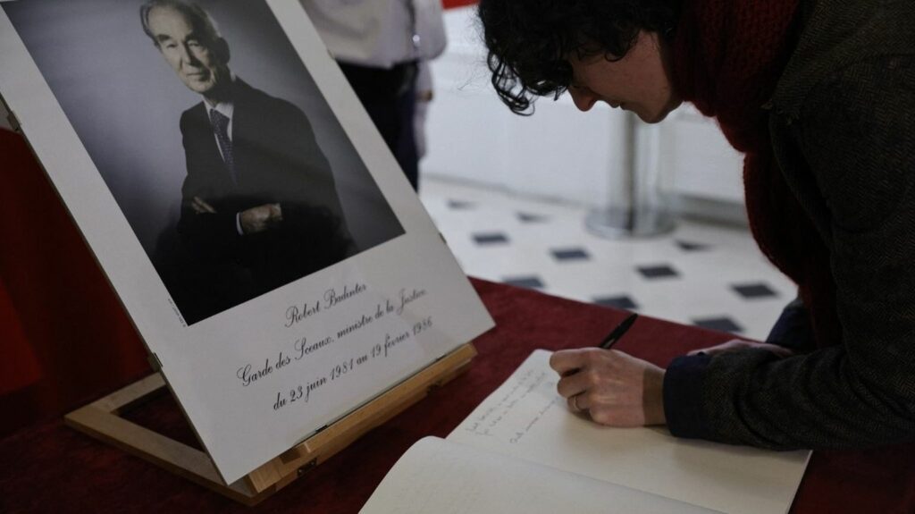 Édito



  

  
  

      

  

  
    Hommage à Robert Badinter : les raisons qui poussent sa famille à refuser la présence du RN et de LFI
          Un hommage national, présidé par Emmanuel Macron, sera rendu mercredi place Vendôme à l'ancien ministre de la Justice. La famille de Robert Badinter ne souhaite pas que des élus RN ou de la France insoumise y participent.