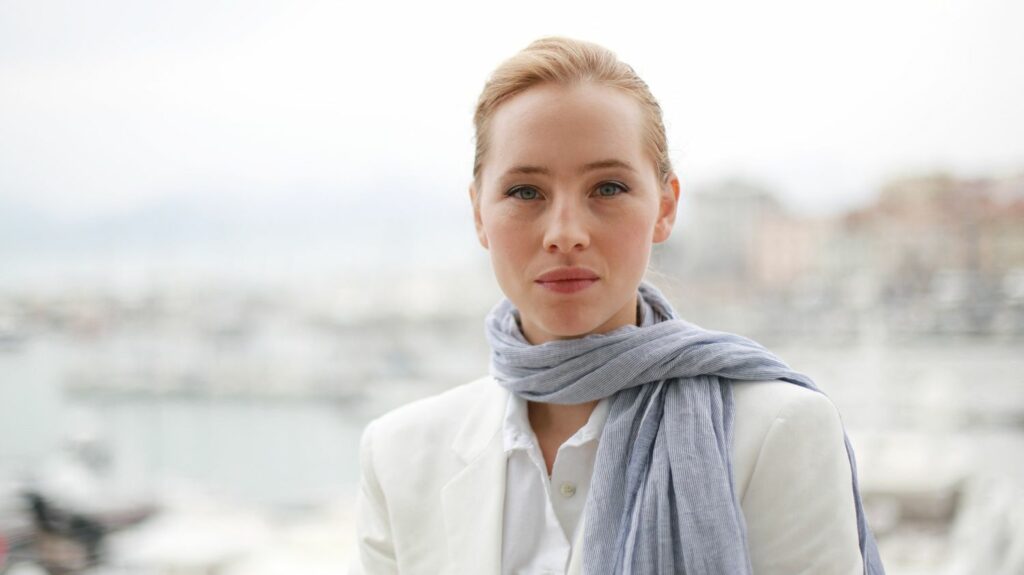 L'actrice Isild Le Besco dénonce "une emprise destructrice" vécue avec le réalisateur Benoît Jacquot
          "Ce qui est très grave, c’est que, comme j’ai vécu cette relation à 16 ans, cela a été constitutif de ma personnalité. Une emprise engendre d’autres emprises", explique la comédienne Isild Le Besco dans les colonnes du Parisien.