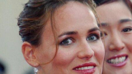 Violences sexuelles : l'actrice Judith Godrèche a porté plainte contre Benoît Jacquot
          La comédienne Judith Godrèche a porté plainte contre le réalisateur Benoît Jacquot pour viol avec violences sur mineur de moins de quinze ans. Jeudi 8 février, elle accuse également Jacques Doillon d'avoir abusé d'elle à deux reprises alors qu'elle était mineure.