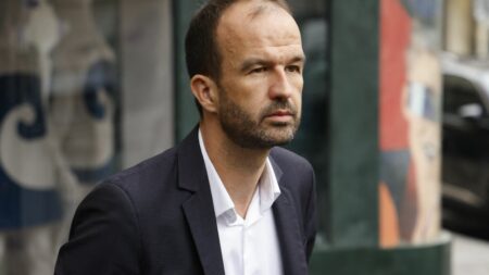 Hommage aux victimes françaises des attentats du 7 octobre : La France insoumise souhaite être présente, malgré l'opposition de plusieurs familles
          Cinq familles ont adressé un courrier à Emmanuel Macron pour lui demander que "toute présence" du parti soit "interdite" aux Invalides.