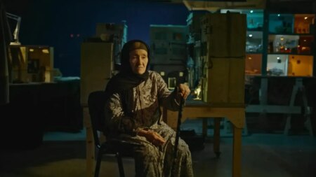 "La Mère de tous les mensonges" : le documentaire de la cinéaste marocaine Asmae El Moudir plonge dans l'histoire douloureuse de son pays
          Une version miniature de son quartier de Casablanca pour raconter une histoire à la fois personnelle et collective. "La Mère de tous les mensonges", le film d'Asmae El Moudir, trouve sa force dans l'originalité de la reconstitution d'un récit douloureux.