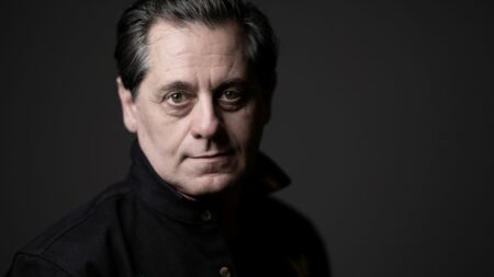 "Molière a été utilisé par la Révolution française, qui a créé ce mythe parce qu'il venait du peuple" : Olivier Py réalise  "Le Molière imaginaire" de ses rêves
          Vingt-cinq ans après "Les Yeux fermés", Olivier Py retourne derrière la caméra pour s'emparer avec audace d'un monument national.