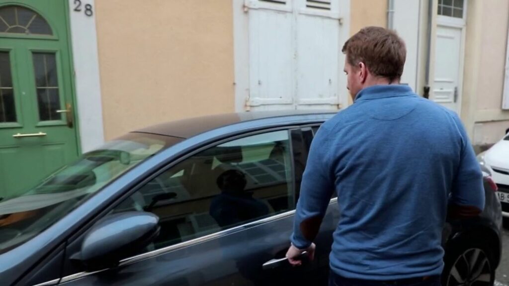 Consommation : louer sa voiture entre voisins pour faire des économies
          La rubrique "Une idée pour la France" du jeudi 22 février présente l'initiative de voisins qui ont décidé de partager une voiture à plusieurs pour limiter les frais.